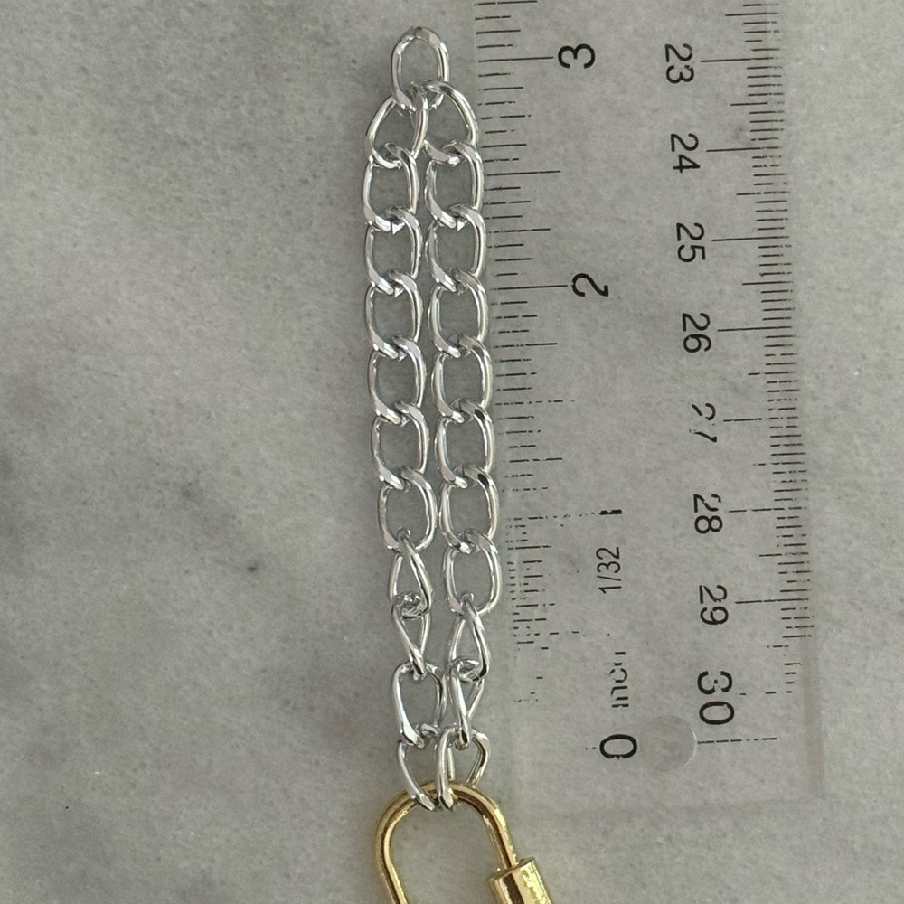 Silver Gold Two Tone Carabiner Clasp Bracelet
Brand New
Stainless Steel - Picture 3 of 4